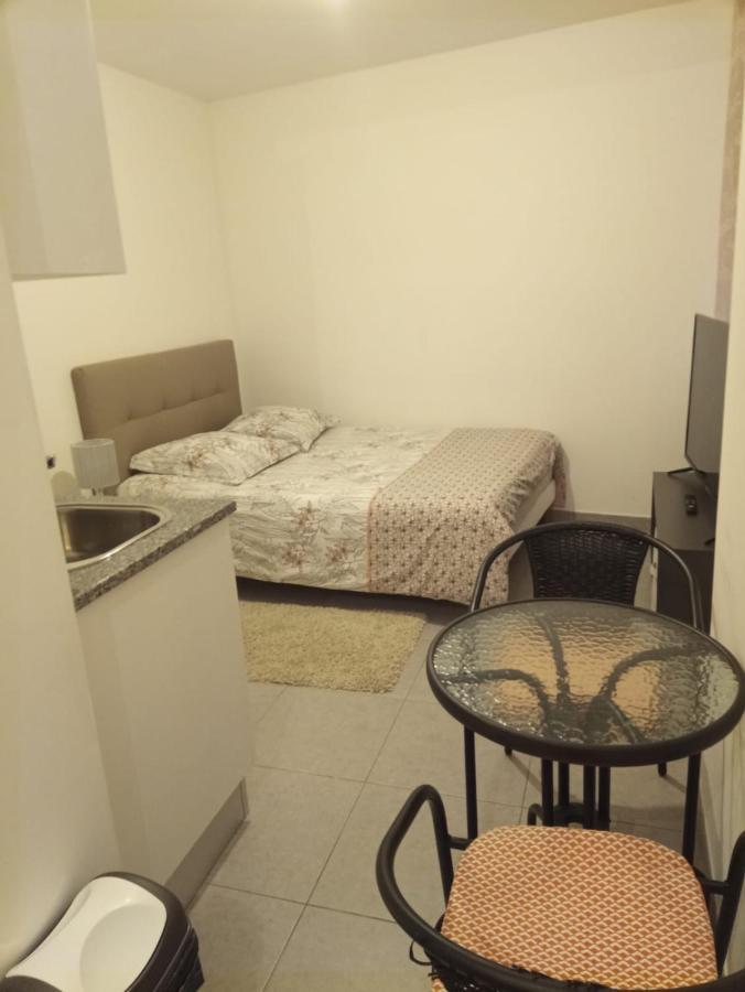 Studio A 300 M De La Gare De מונט-לה-ג'ולי מראה חיצוני תמונה