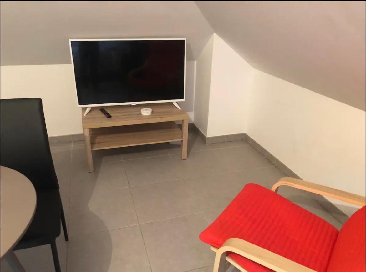 Studio A 300 M De La Gare De מונט-לה-ג'ולי מראה חיצוני תמונה